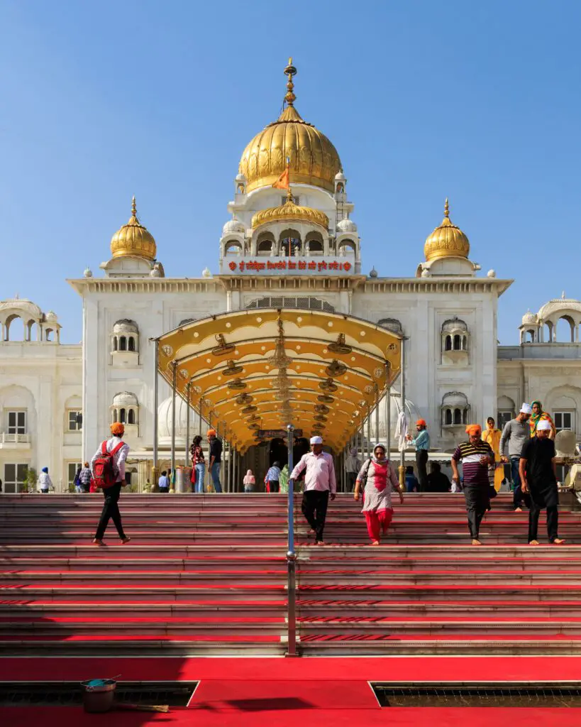 Gurudwara Bangla Sahib Delhi : History, Nearest Metro Entry Fee, Timing ...