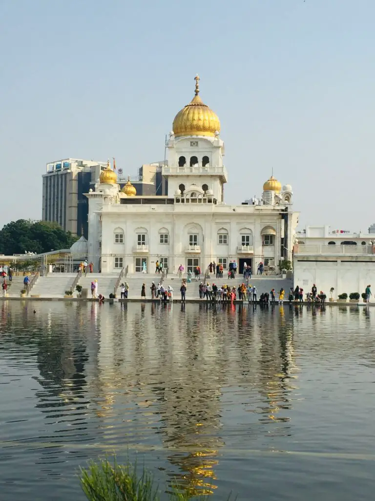 Gurudwara Bangla Sahib Delhi : History, Nearest Metro Entry Fee, Timing ...