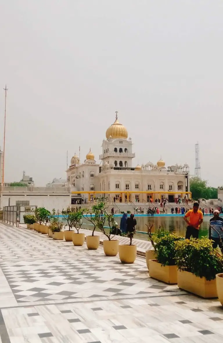 Gurudwara Bangla Sahib Delhi : History, Nearest Metro Entry Fee, Timing ...